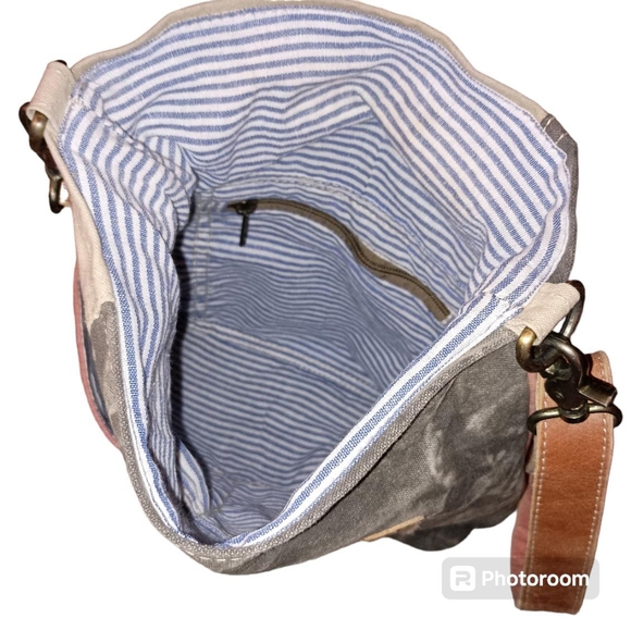 Clea Ray Repurposed Military Tent Canvas Star Anchor and Arrow Shoulder Bag - Picture 8 of 9